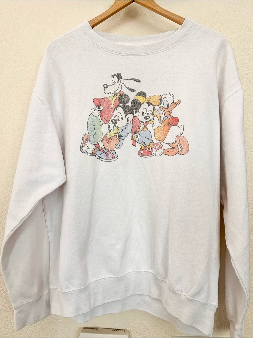 Disney Vintage Style Crewneck Sweatshirt Mickey Minnie Donald Goofy Faded white - Picture 1 of 7